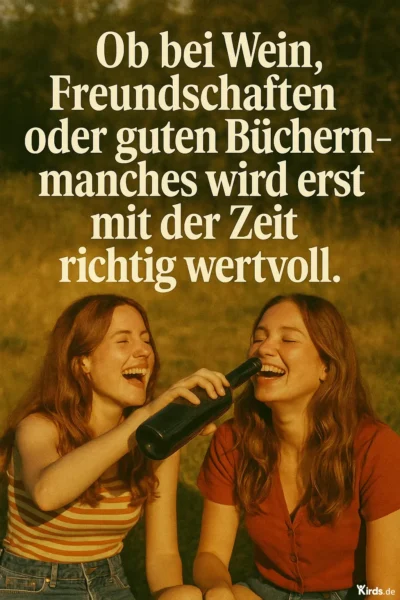 Zwei junge Frauen sitzen gemeinsam im Gras an einem sonnigen Tag. Beide lachen herzlich, während eine von ihnen der anderen spielerisch eine Weinflasche an den Mund hält. Die Szene strahlt Leichtigkeit, Lebensfreude und tiefe Verbundenheit aus. Die warme Lichtstimmung und der goldene Farbton des Fotos erzeugen eine nostalgische, fast zeitlose Atmosphäre. Die Kleidung der Frauen – sommerlich und locker – verstärkt das Gefühl eines entspannten, gemeinsamen Moments voller Freundschaft. Der Spruch ist in großer weißer Serifenschrift zentriert über dem Bild platziert und hebt sich gut vom unscharfen Hintergrund ab.